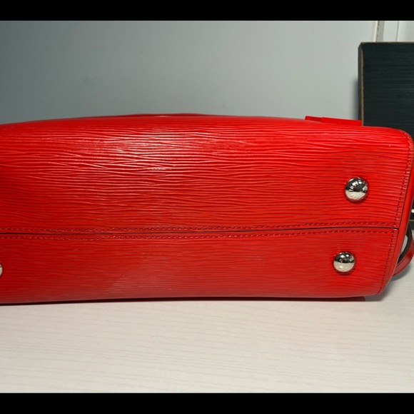 Louis Vuitton Cluny EPI MM bag - Picture 10 of 11